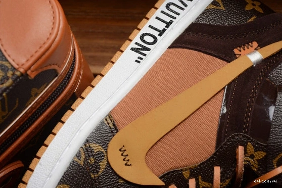 Rep EP 1 AQ0818-158 AIR JORDAN O-W -LouiV CASE) (WITH AQ0818-158 0108